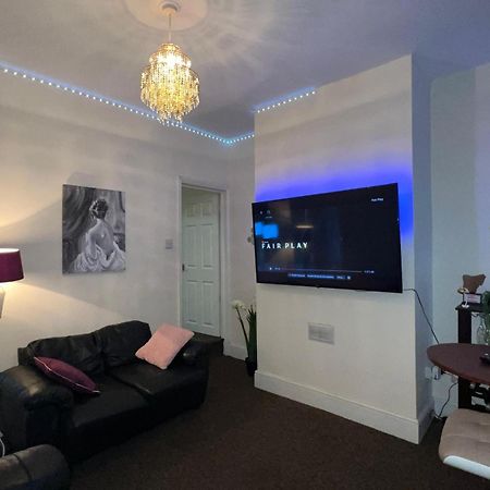 Lovely Room Within 5 Mins Walk To Stoke Train Station With Double And Single Room Stoke-on-Trent Exterior foto