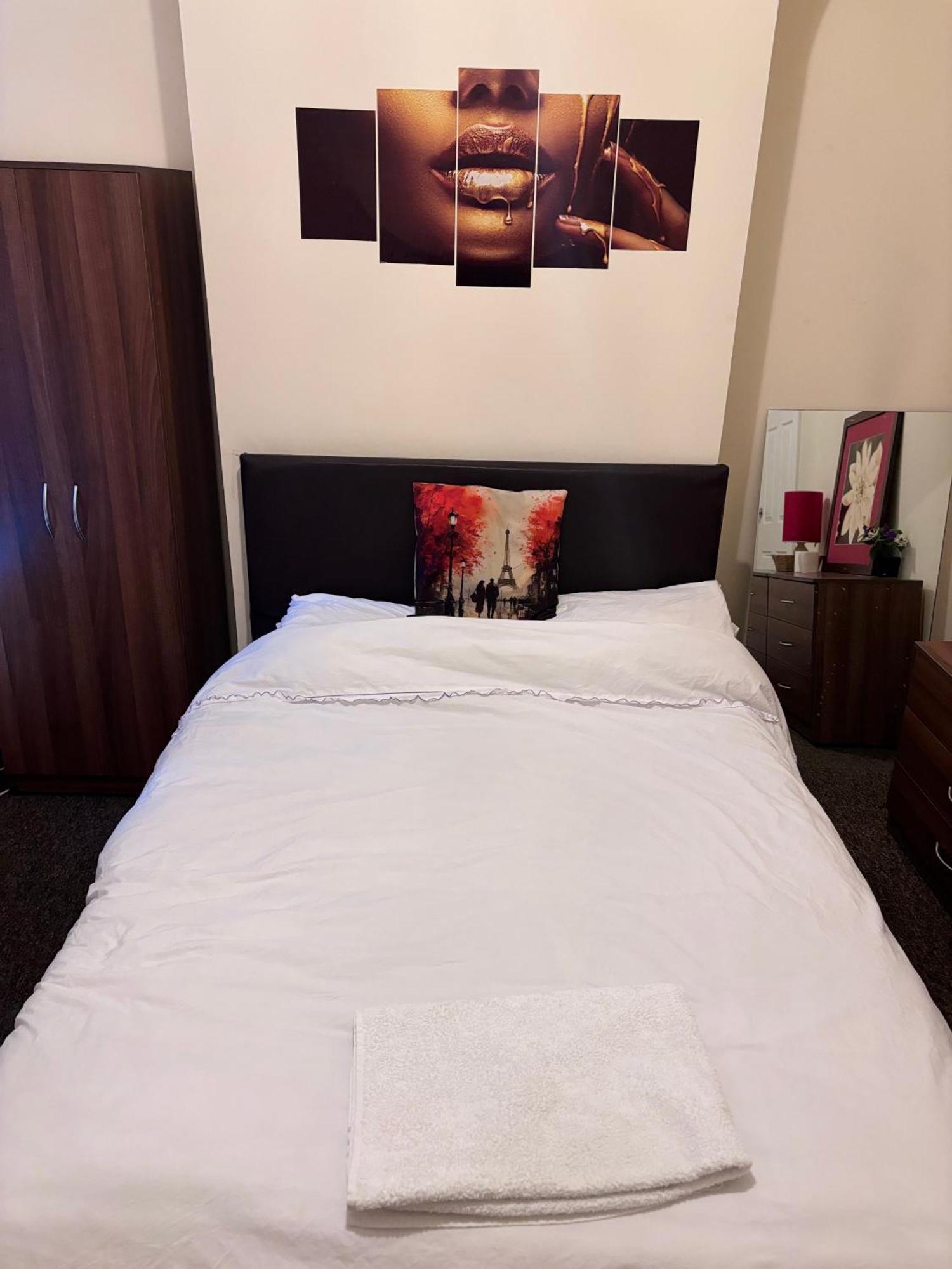 Lovely Room Within 5 Mins Walk To Stoke Train Station With Double And Single Room Stoke-on-Trent Exterior foto
