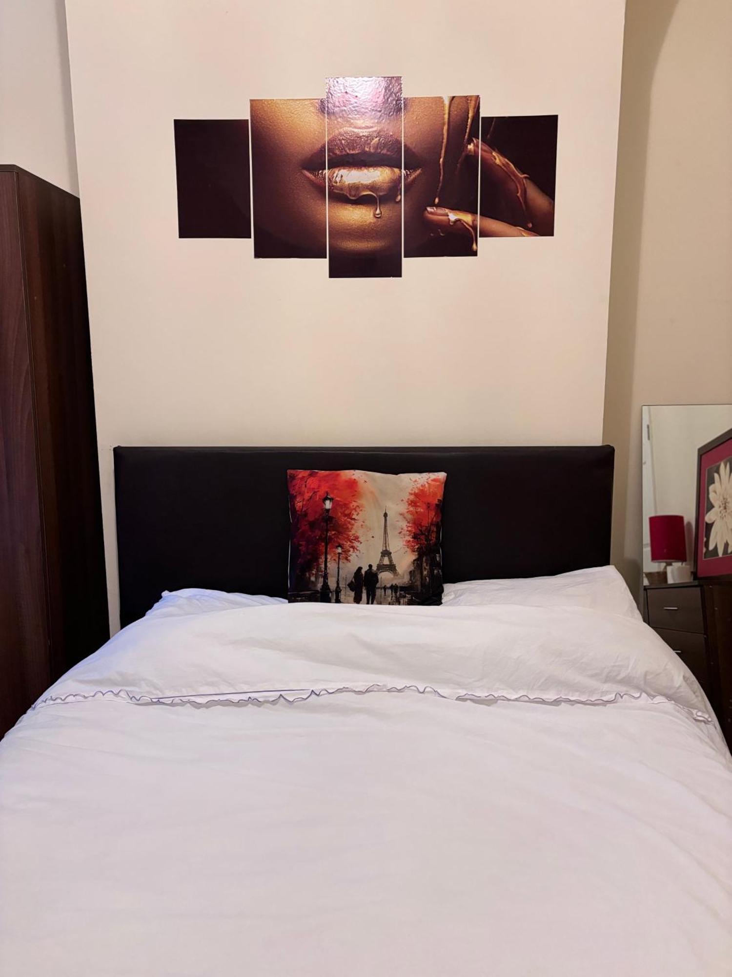 Lovely Room Within 5 Mins Walk To Stoke Train Station With Double And Single Room Stoke-on-Trent Exterior foto