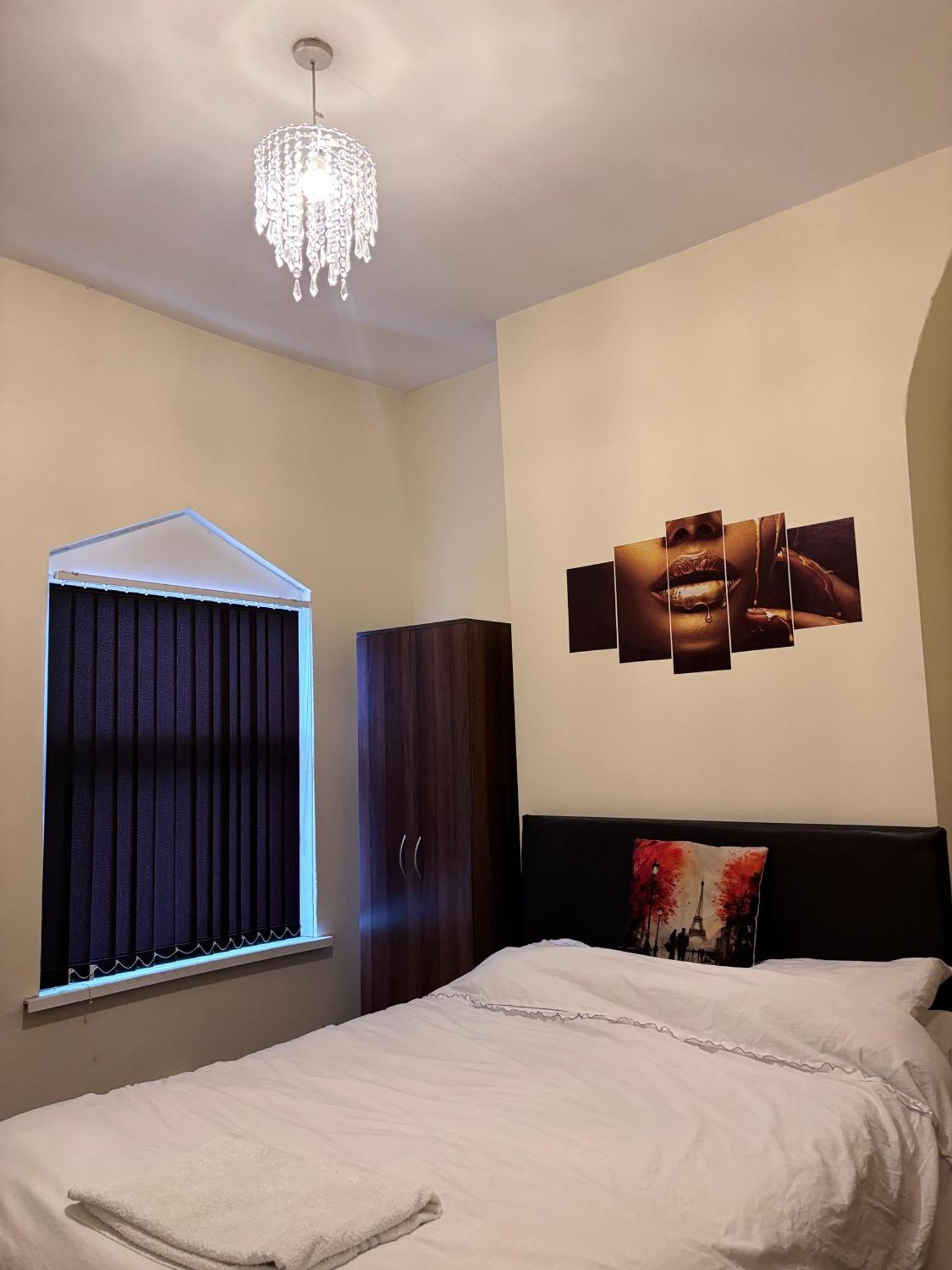 Lovely Room Within 5 Mins Walk To Stoke Train Station With Double And Single Room Stoke-on-Trent Exterior foto