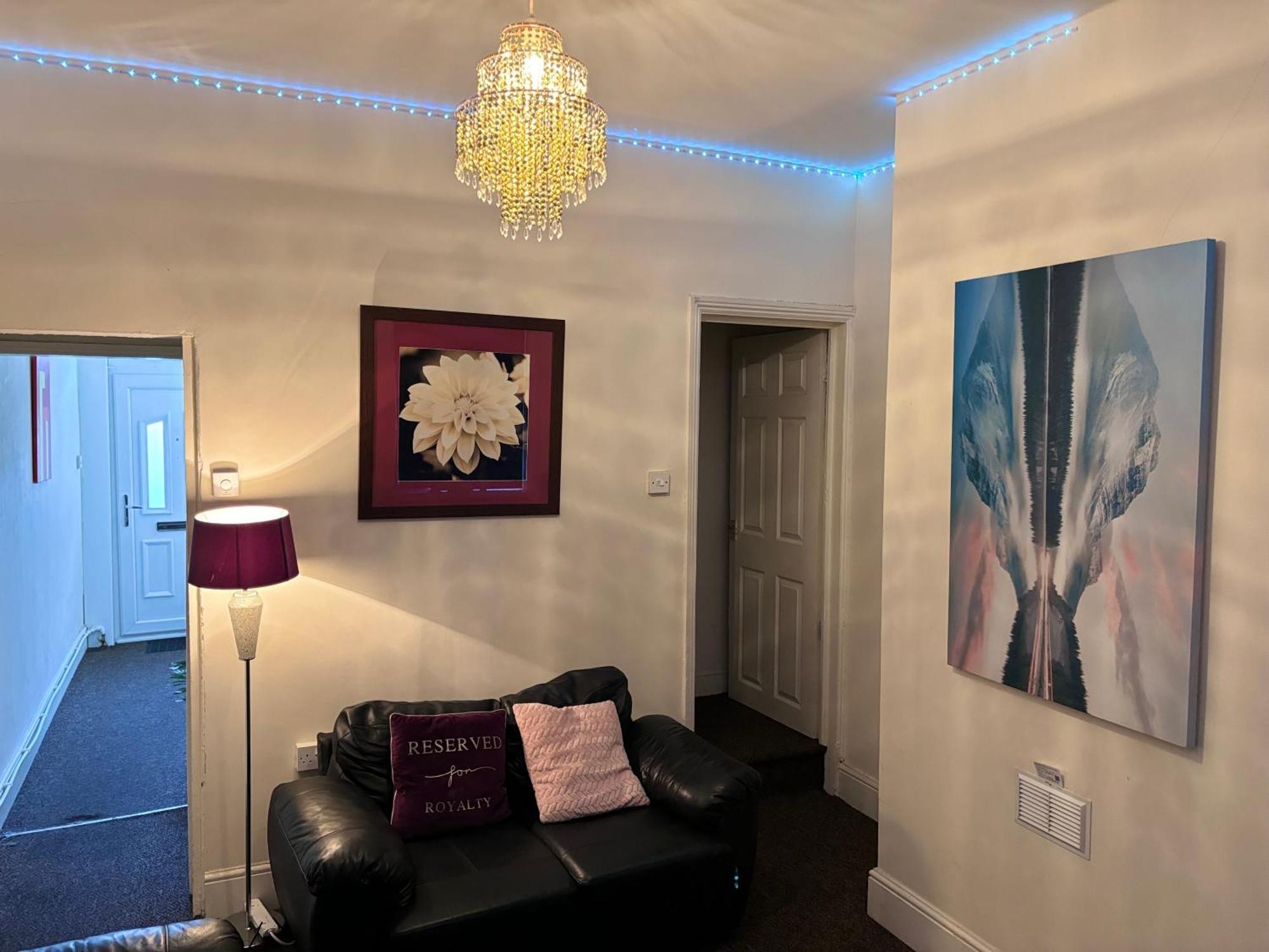 Lovely Room Within 5 Mins Walk To Stoke Train Station With Double And Single Room Stoke-on-Trent Exterior foto